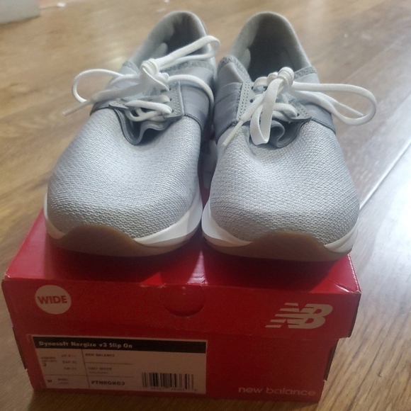 Kids New Balance Shoes Size 3 - Picture 4 of 9